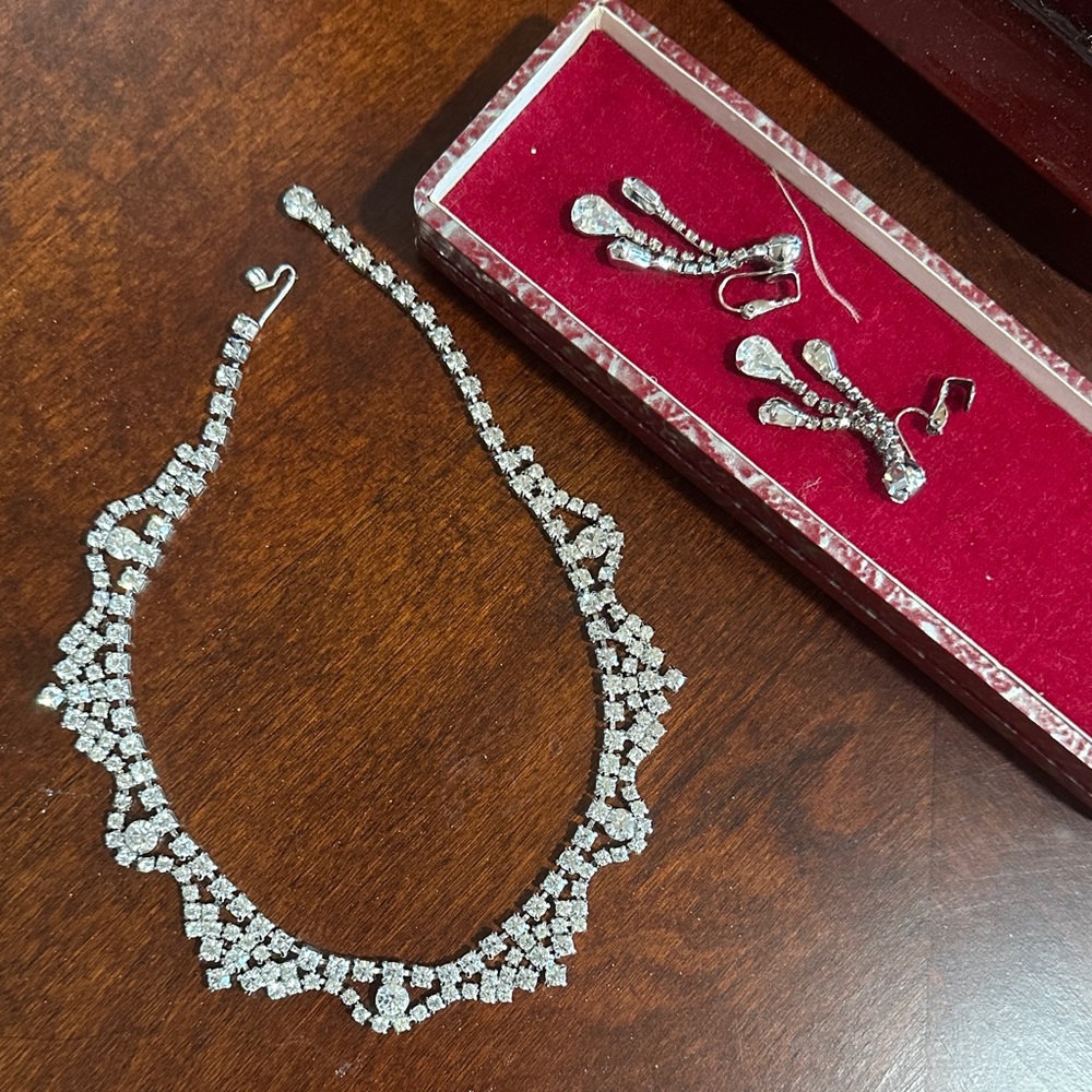 Elegant Silver Necklace and Earring Set